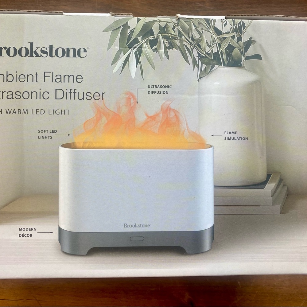 Brookstone White and Silver Ultrasonic Diffuser